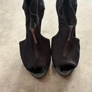 Donald J. Pliner Black Heels Sophisticated Style